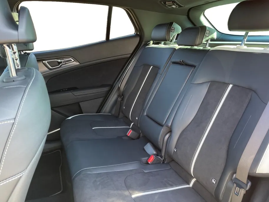 Kia Sportage 1.6 T-GDi Plug-in Hybrid GT-Line | PHEV | Navigatie | Climate control | Cruise control | Stoel + Stuur verwarming | Elektrische voorstoelen | Parkeer camera achter | Schuif kantel dak