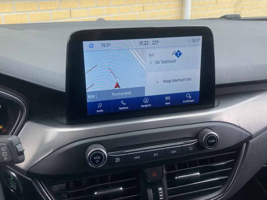 Ford Focus 1.0 EcoBoost Hybrid 125 pk Titanium X Wagon Navigatie - Apple Carplay/ Android Auto - Camera - Draadloos opladen telefoon - Elektrische achterklep
