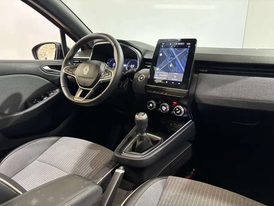 Renault Clio 90PK TCe GPF Techno | 9,3' Navi | Climate Control | Digital Cockpit | Camera | Parkeersensoren | Apple CarPlay/Android Auto | Full LED | Lichtemetalen Velgen | Licht & Regen Sensor |