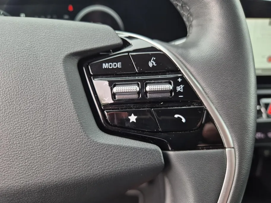 Kia Niro EV Edition 64.8 kWh | Afneembare Trekhaak | Climate Control | Cruise Control | Camera | Navigatie | Stoelverwarming | Stuurverwarming |