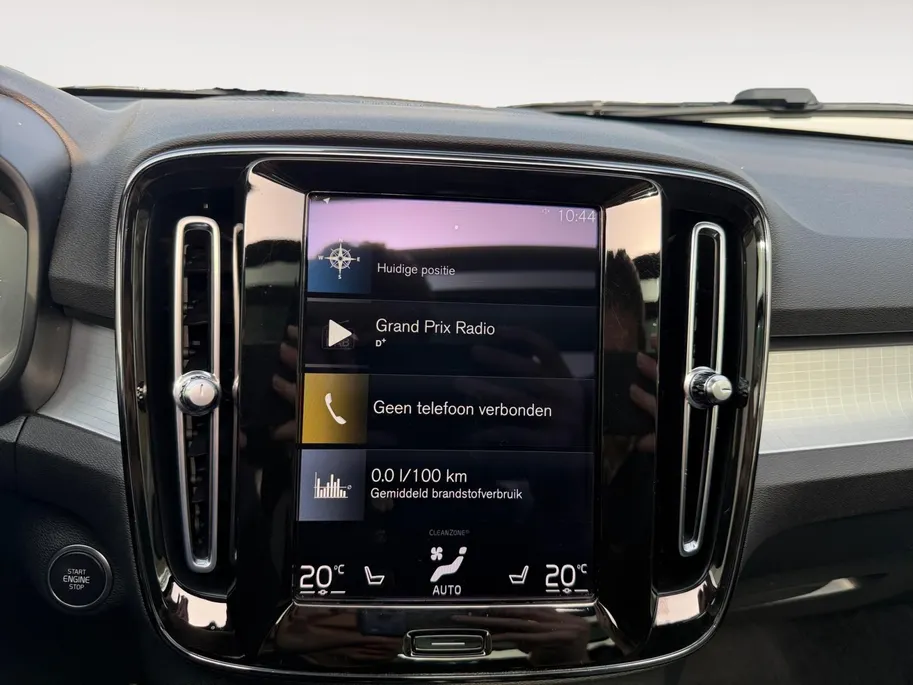 Volvo XC40 1.5 T4 Plug-in hybrid Ultimate Bright | Elektrischer achterklep | Pano dak | Harmon/Kardon | Achteruitrijcamera | Elektrsich verstelbare bestuurderstoel met geheugen |