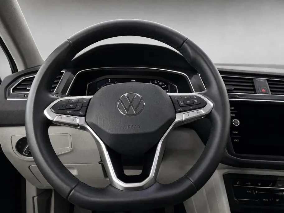 Volkswagen Tiguan 1.4 TSI eHybrid 245pk DSG Life Business · Camera · Apple/Android Car Play · Wegklapbare Trekhaak · Stoelverwarming · Navigatie · P-Sensoren · 18'' Inch ·