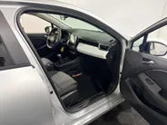 Renault Clio 90PK TCe Evolution | 1ste Eigenaar | Trekhaak 900KG Trekgewicht | Navigatie | Apple Carplay/Android Auto | Parkeersensoren | LED Lampen | Lichtmetalen Velgen | Licht & Regen Sensor |