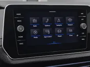 Volkswagen T-Cross 1.5 TSI 150pk DSG R-Line Edition · Camera · Apple/Android Car Play · Trekhaak · P-Sensoren · Navigatie · Stoelverwarming · 17'' Inch ·