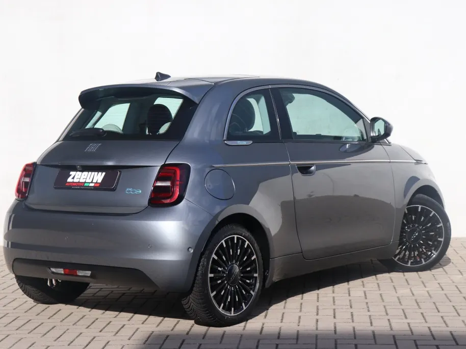 Fiat 500e La Prima 42 kWh | Pano | Navi | Camera | Carplay | 18'