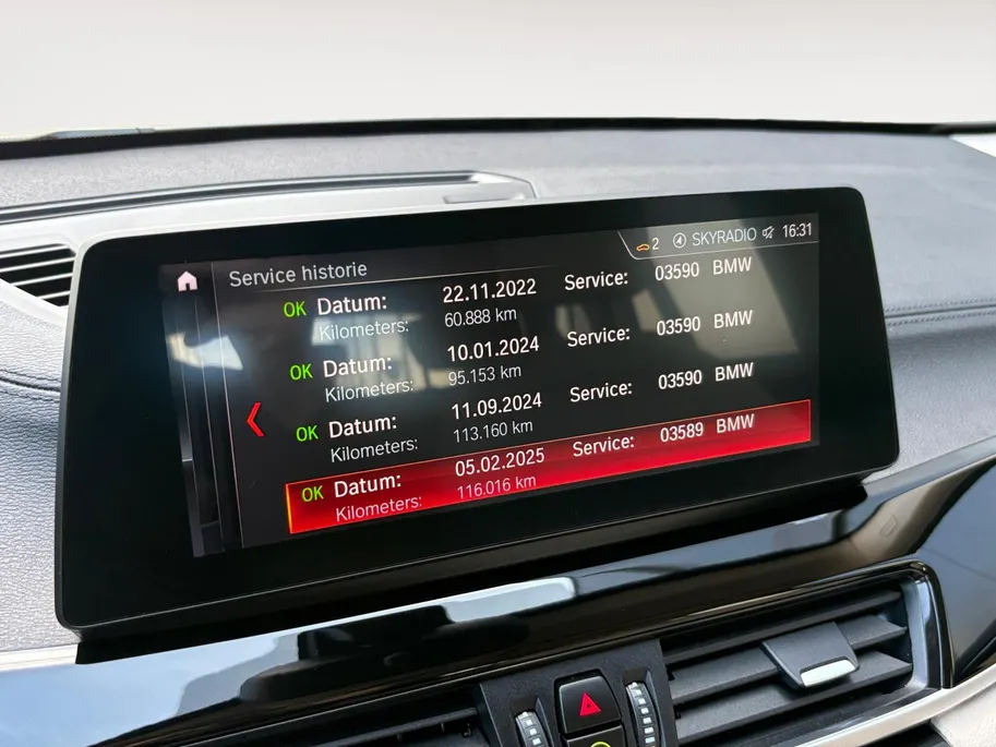BMW X1 sDrive20i VDL Nedcar Edition | Trekhaak | Camera | Leder | Head-Up Display | Navi | Stoelverwarming | Elektrische achterklep | LED | 12 maanden Bovag Garantie
