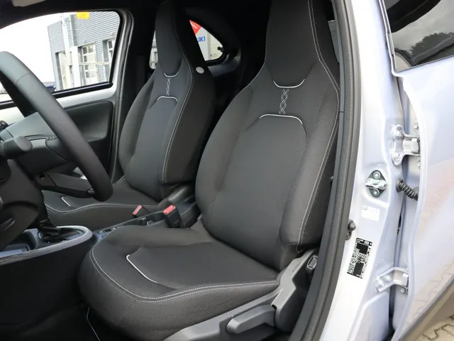 Toyota Aygo X Hybrid 115 pulse | V+A Parkeersensoren | Apple/Anrdoid Carplay |