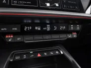 Audi A3 Allstreet Advanced edition 40 TFSI e 204 PK · Lederen bekleding · Comfortsleutel · 18' LM Velgen · Assist. Driving + Parking plus