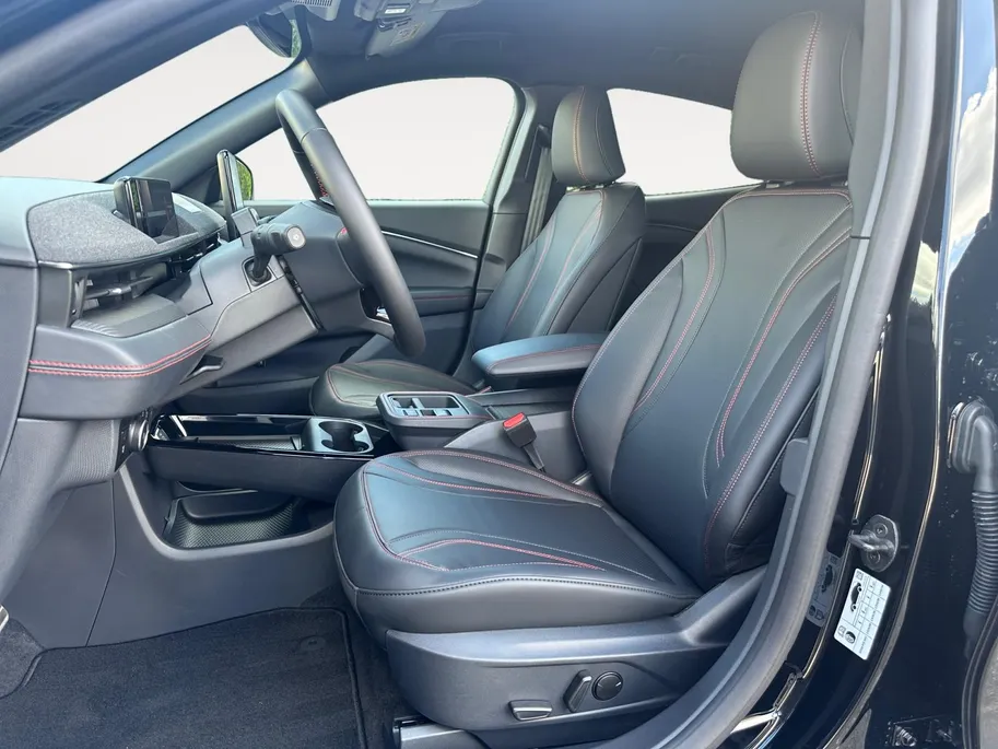 Ford Mustang Mach-E Extended Premium RWD 88 kWh | Uit Voorraad Leverbaar | Prijs Inclusief 2000 Euro Ford Voordeel | 600km WLTP Rijbereik | 19' Lichtmetalen Velgen | Elektrisch Bedienbare Achterklep met Sensor Besturing
