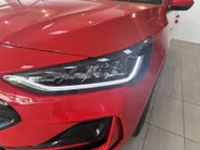 Ford Focus 1.0 EcoBoost Hybrid 125 pk ST Line X Panoramadak - Groot navigatie - 18inch LM Velgen - Driver Assistance Pack - Winter Pack - Race Red