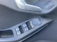 Ford Fiesta 1.0 EcoBoost 95 pk Titanium Apple Carplay/ Android Auto - Climate Control - Parkeersensoren achter