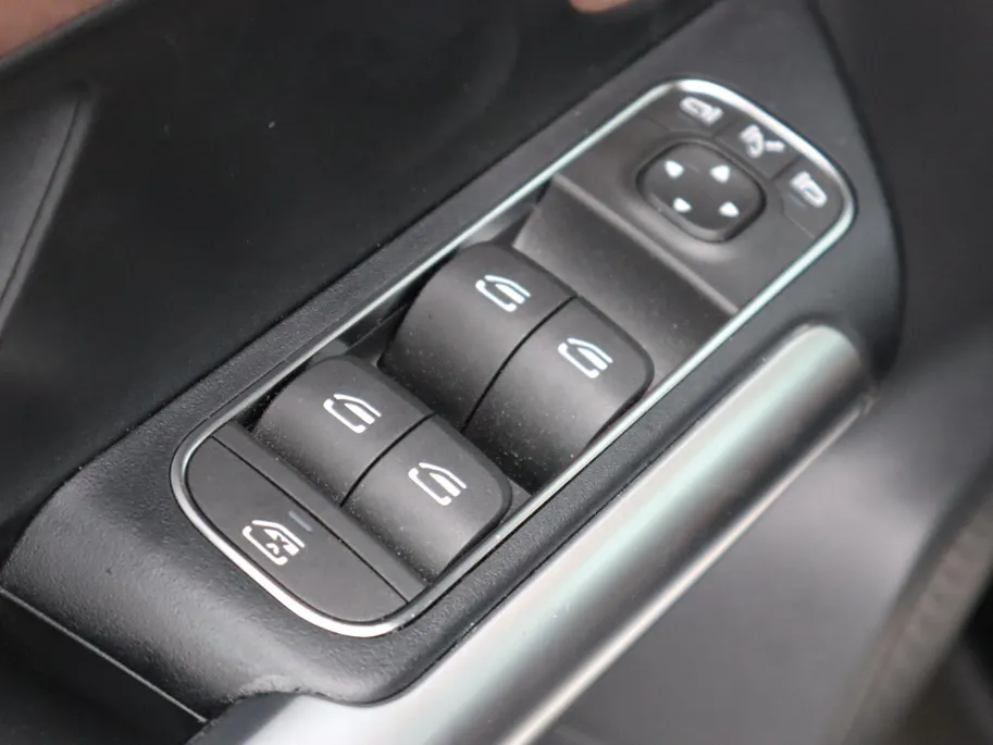 Mercedes-Benz GLA 180 AMG Line l Keyless l Achteruitrij camera l Stoelverwarming