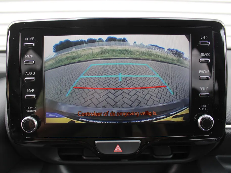 Mazda 2 Hybrid 1.5 Select | 16" LM | Stoel- & stuurverwarming | HUD | Camera | Dodehoek sensor | Clima | Apple Carplay/Android Auto |