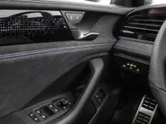 Volkswagen Passat Variant R-Line Edition 1.5 eHybrid 272 PK versn. DSG · Assistance Pakket Plus · Black Style Pakket Plus · Multimedia Pakket Plus · Trekhaak inklapbaar, met elektrische ontgrendeling, incl. Trailer Assist ·