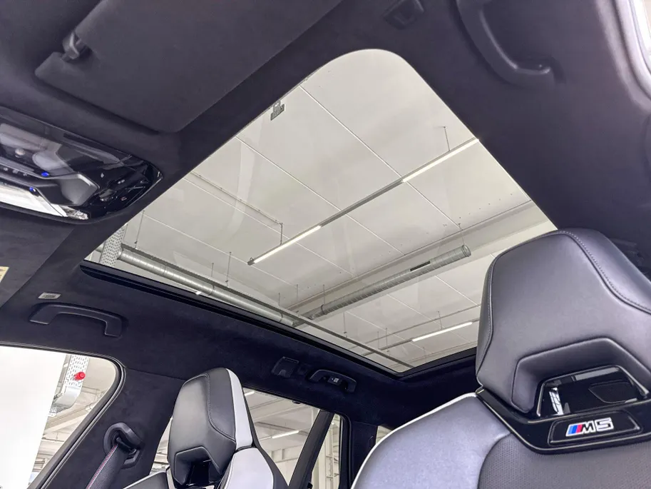 BMW M5 Touring M Drive Professional