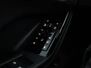 Audi Q6 e-tron 252pk S edition 83 kWh · SOH 97,5% · Panoramadak · Leder · 360 Camera · Luchtvering · Wegklapbare Trekhaak · Stoelverwarming Voor + Achter ·