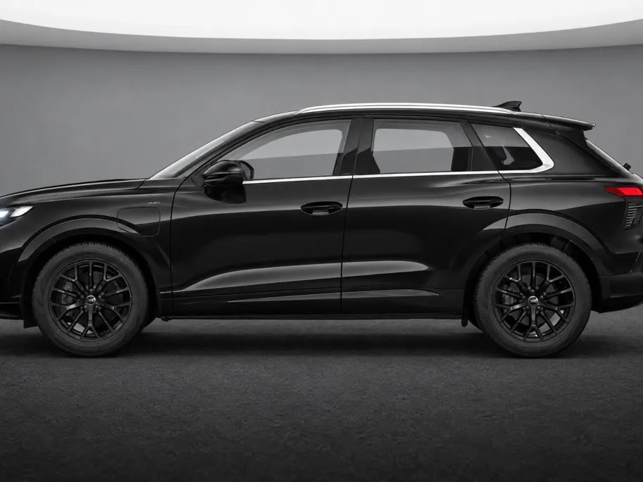 Audi Q3 e-hybrid Advanced edition 272 PK · Trekhaak elek. wegklapbaar · Stuurwiel verwarmd · Lichtmetalen 18'' inch velgen
