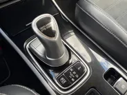 Mitsubishi Outlander 2.4 PHEV Intense Apple Carplay/Android Auto , electronic climate controle , leder , stoelverwarming , lm velgen , cruise , trekhaak .
