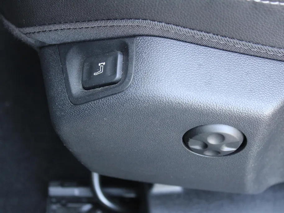 Opel Grandland X 1.2 Turbo Business Elegance | Camera | Telefoonlader | Clima  | Dodehoek detectie | Cruise | Navi | LED | 17” LM | Half stof/leer |