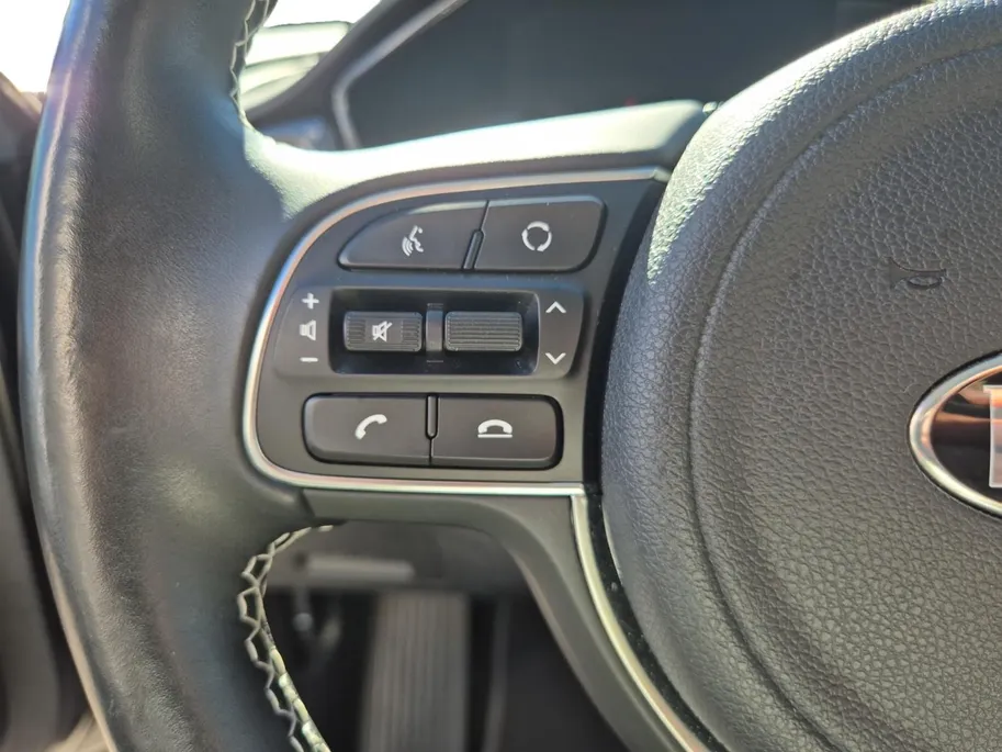Kia e-Niro DynamicPlusLine 64 kWh | Airco | Navi | Camera | Stoelverwarming | Stuurverwarming | Schuifdak |