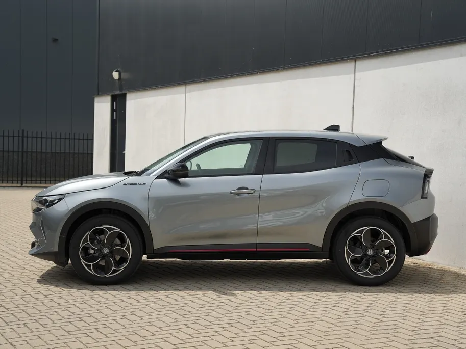 Alfa Romeo Junior Elettrica Speciale 54 kWh | Techno Pack | Navi | Camera | 18'