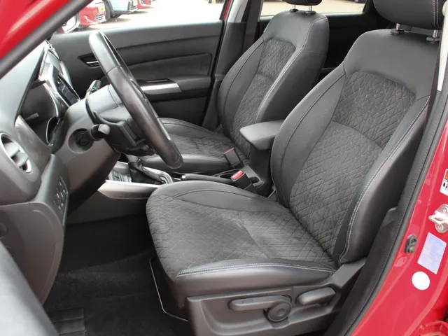 Suzuki Vitara 1.4 Boosterjet Style Automaat | Schuifdak | Trekhaak | Adap. Cruise | Camera | Lm-Velgen