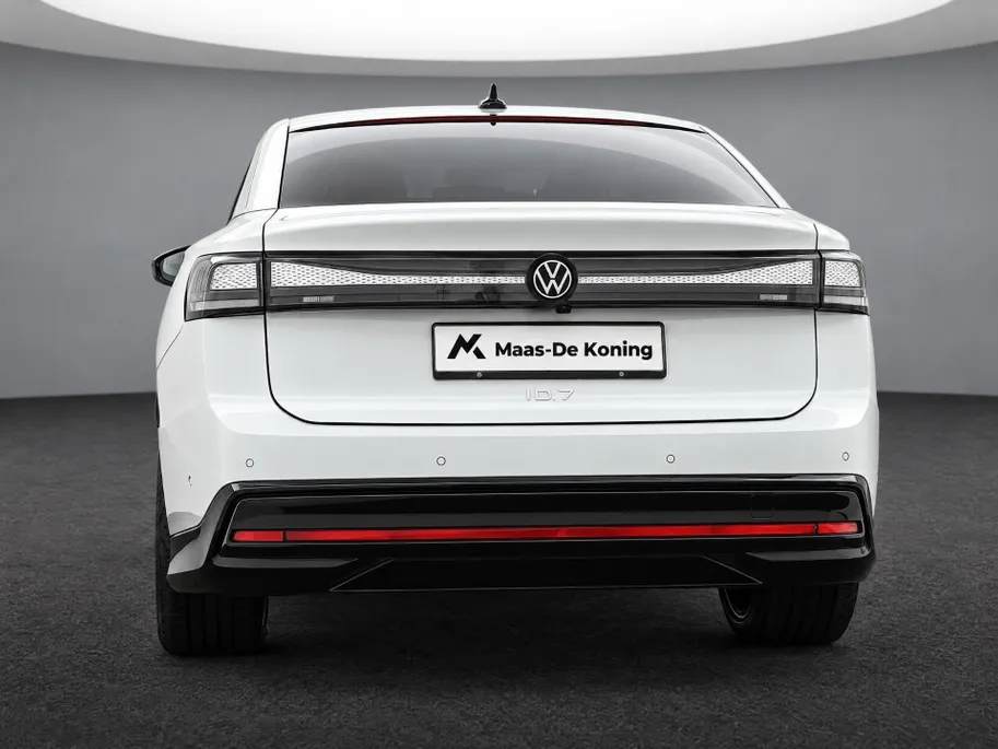 Volkswagen ID.7 Pro Business 286pk 77 kWh · SOH 97,2% · 360 Camera · Head-Up · Alarm · Elek. Trekhaak · Keyless · Elek. Voorstoelen · 20'' Inch · Gratis onderhoud & APK t/m 30-01-2030 · EXTRA INRUILKORTING ·