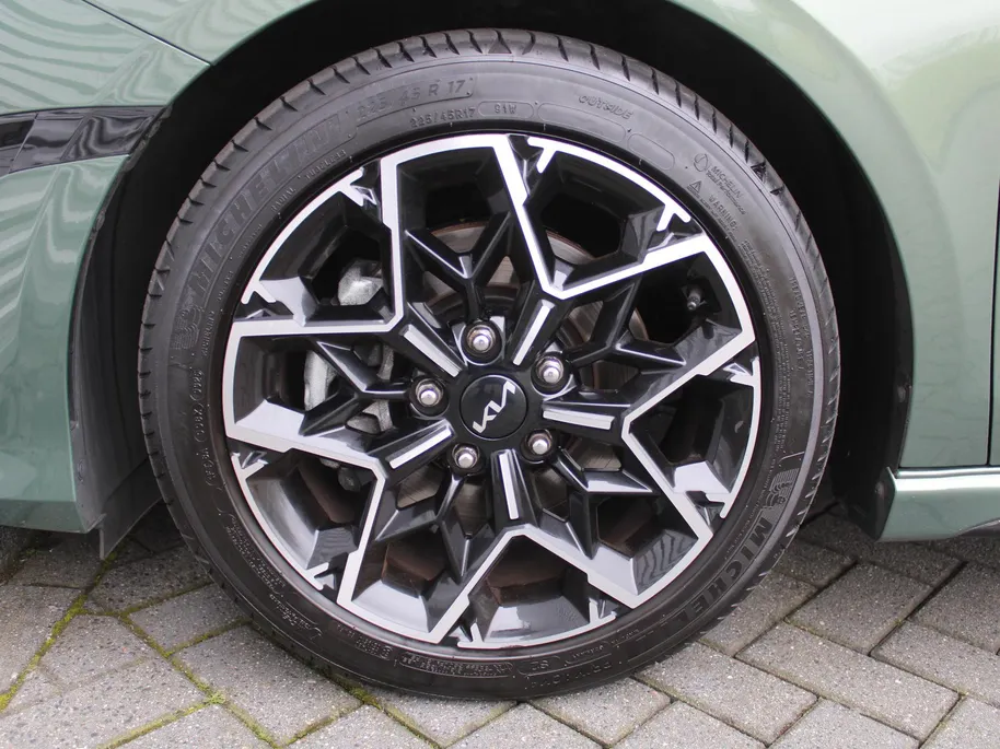 Kia Ceed 1.5 T-GDi GT-Line | Stuur-/stoelverwarming | Schuifdak | Cruise adapt. | Camera | 17" LM | LED | Dodehoek sensor | Draadloze lader |