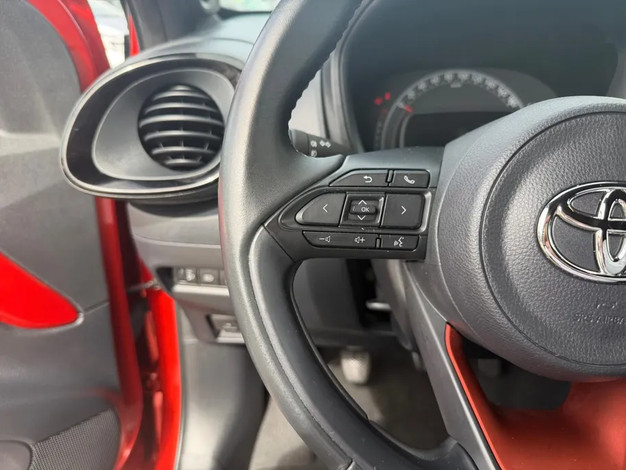 Toyota Aygo X 1.0 VVT-i MT Envy | JBL Speakers | Adaptieve Cruise Control | Camera | Climate Control | Volledig Dealer Onderhouden | 10 Jaar Fabrieksgarantie