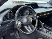 Mazda 3 2.0 e-SkyActiv-G M Hybrid 122 Comfort met Bose | Apple Carplay / Android Auto | Navigatiesysteem | Licht + Regensensor | Elektrisch Verstelbare Bestuurderstoel  | Stoel + Stuurverwarming | Parkeersensoren Voor + Achter | Camera Achter | 18'Lichtmetalen ve