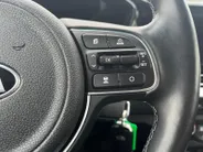 Kia Niro 1.6 GDi PHEV DynamicLine | Stoel- en stuurverwarming | Adaptieve Cruise Control | Parkeercamera | Dealeronderhouden | Climate Control