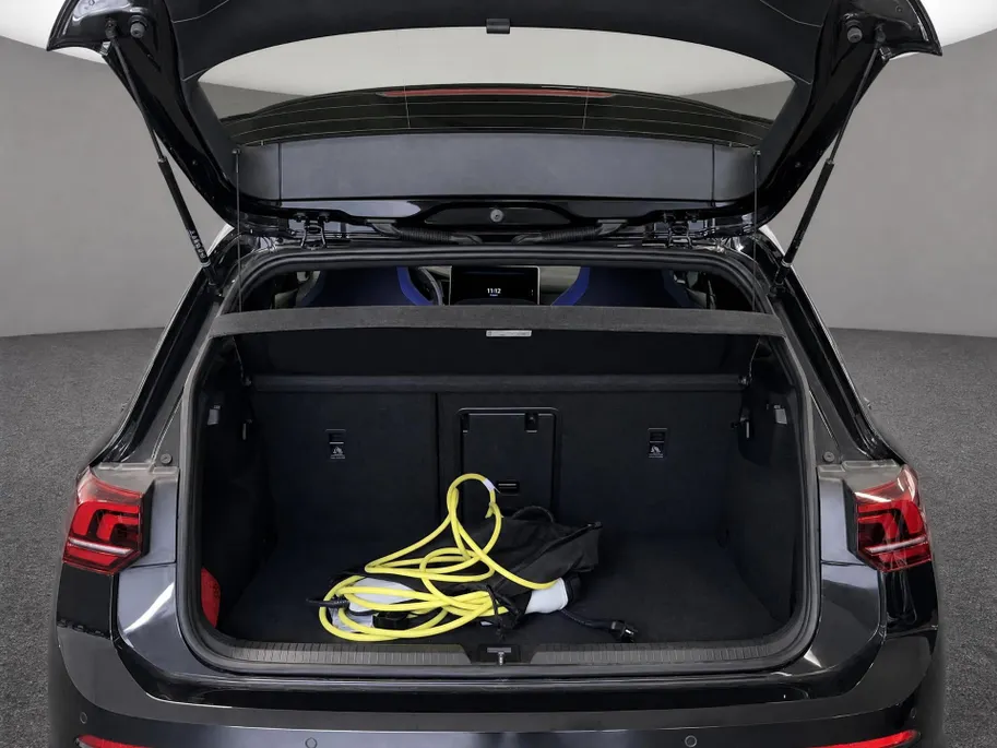 Volkswagen Golf 1.5 272pk DSG eHybrid GTE · Panoramadak · 360 Camera · Apple/Android Car Play · Navigatie · Stoelverwarming · 18'' Inch · Garantie t/m 26-11-2030 of 100.000km