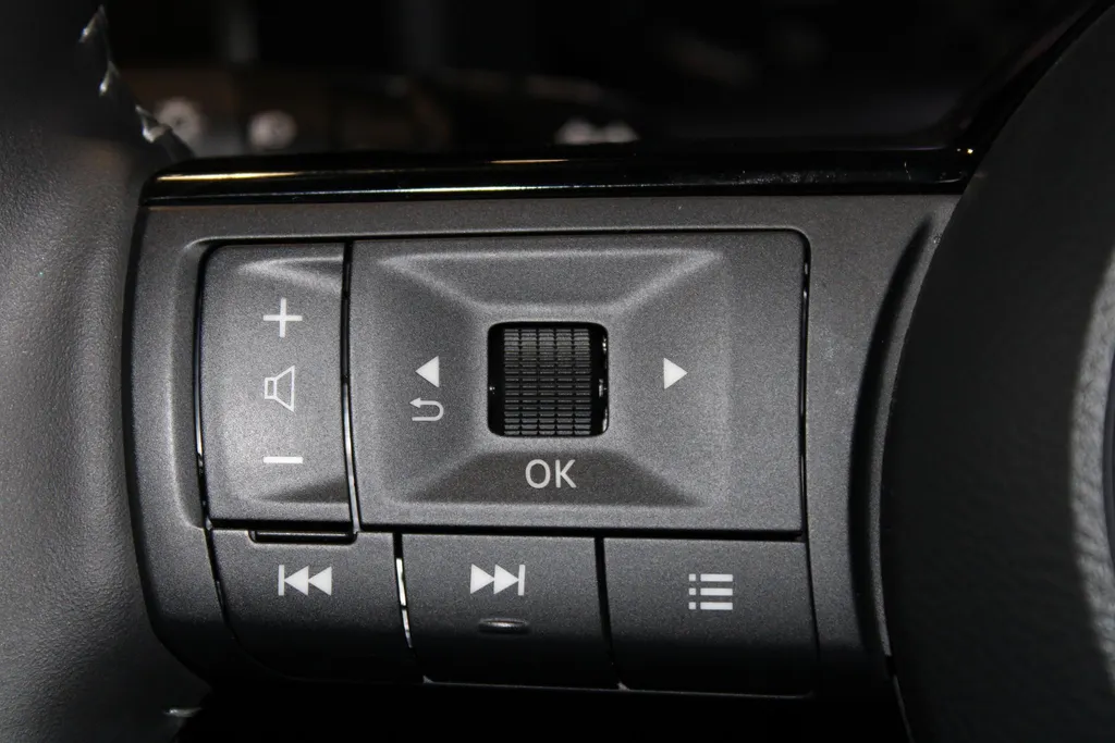 Nissan QASHQAI 1.5 e-Power N-Design | Stuur-, stoel- en voorruitverwarming  | 20inch wielen |360grd camera | parkeersensoren voor en achter | Electrische stoelverstelling met geheugen | Alcantra/lederen bekleding | 205PK | Two-tone lak | Apple carplay & Android auto |