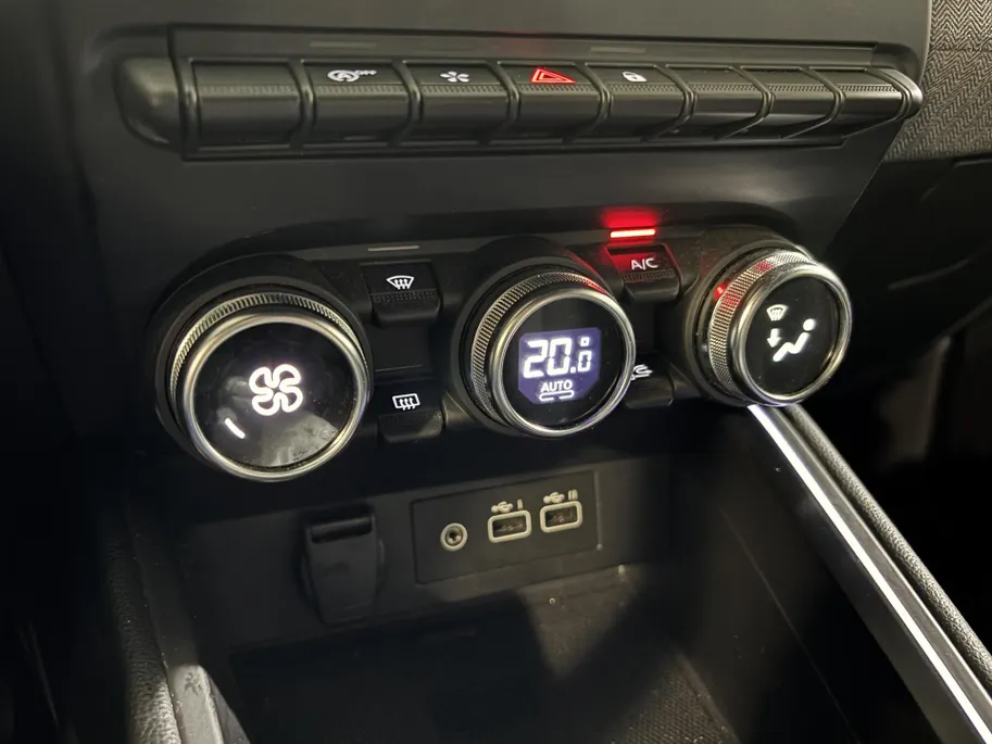 Renault Clio 90PK TCe GPF Techno | 9,3' Navi | Camera | Parkeersensoren | Cruise Control | Climate Control | Licht & Regen Sensor | Apple CarPlay/Android Auto | Full LED | Lichtmetalen Velgen |