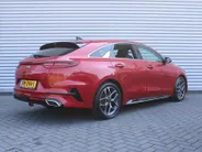 Kia ProCeed 1.4 T-GDI GT-Line | Trekhaak | Stuur-/stoelverwarming | Schuifdak | Camera | Cruise | Navi | 17" LM | Clima | LED |