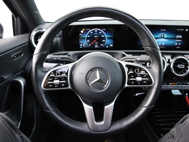 Mercedes-Benz A-Klasse 200 Luxury Line AUTOMAAT | LEER | CLIMA | PANO | NAVI