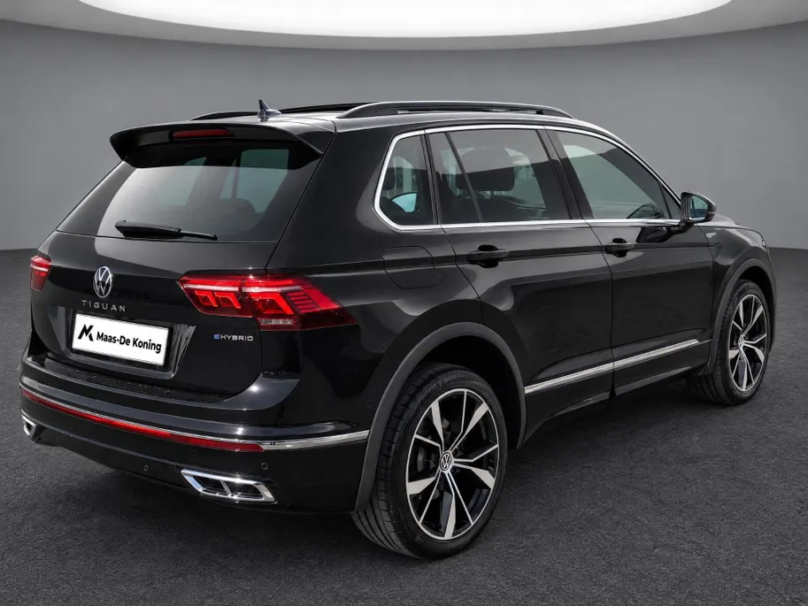 Volkswagen Tiguan 1.4 TSI eHybrid R-Line Business+ · Panoramadak · Trekhaak · 360°Camera · Apple/Android Car Play