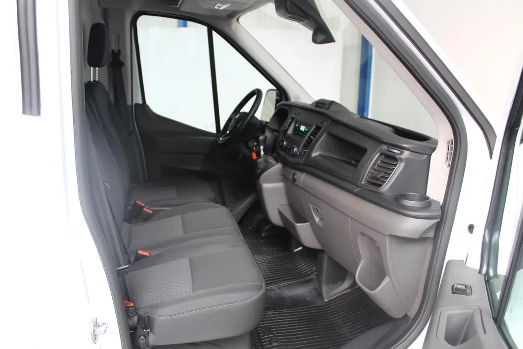 Ford Transit 350 2.0 TDCI L3H2 Trend 130PK Direct leverbaar! Met trekhaak.