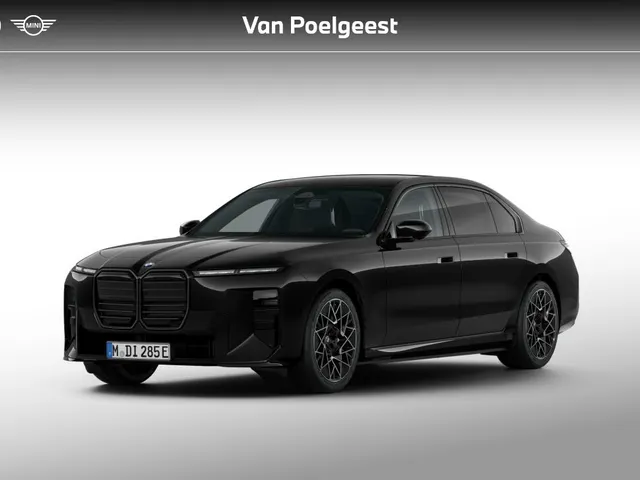 BMW i7