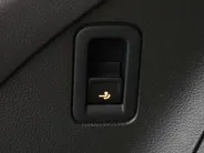 Volkswagen Tiguan 1.4 TSI eHybrid 245pk DSG Life Business · Camera · Inklap. Trekhaak · Stuur- & Stoelverwarming · Apple/Android Car Play · Elek. Achterklep ·