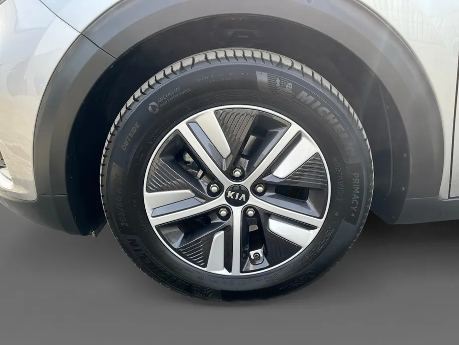Kia Niro 1.6 GDi Hybrid DynamicLine | Lage kilometerstand | Dealeronderhouden | Climate Control | Parkeercamera | Parkeersensoren