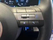 Hyundai Kona 1.6 GDI HEV Premium | Trekhaak Afn 13polig| Apple Carplay / Android Auto | Navigatiesysteem | Elektrisch Verstelbare Voorstoelen | Bestuurdersstoel + Geheugen | Parkeersensoren Voor + Achter | Camera Voor + Achter | Stoelverwarming + Stoelkoeling | Stuurv