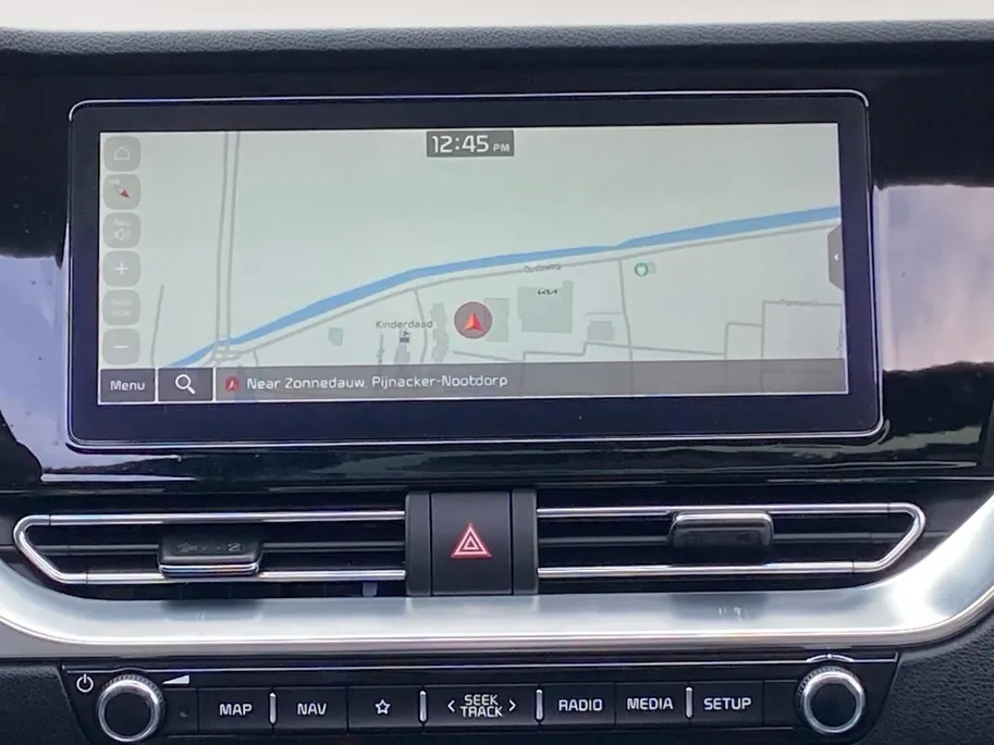 Kia e-Niro DynamicPlusLine 64 kWh | Climate control | Navigatie | Parkeercamera | Stoel + stuurverwarming | Keyless | Schuif-kanteldak | Line assist |