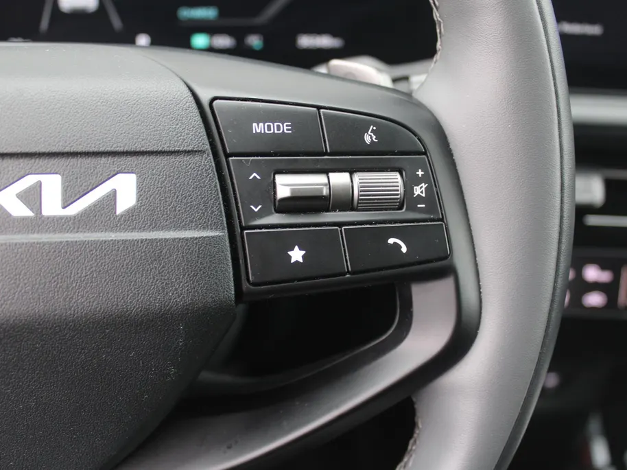 Kia EV6 Air 84 kWh | Stuur-/stoelverwarming | Camera | Cruise adapt. | Telefoonlader | Clima | Navi | 19' LM | LED | Apple Carplay/Android Auto |