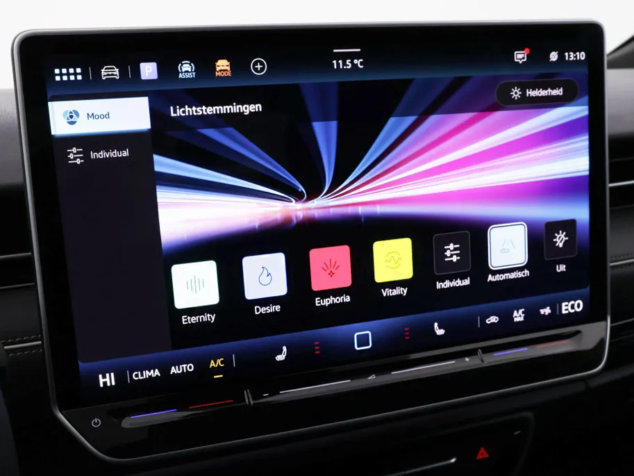 Volkswagen ID.7 Pro Business 286pk 77 kWh · SOH 97,2% · 360 Camera · Head-Up · Alarm · Elek. Trekhaak · Keyless · Elek. Voorstoelen · 20'' Inch · Gratis onderhoud & APK t/m 30-01-2030 · EXTRA INRUILKORTING ·