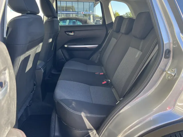 Suzuki Vitara 1.5 Hybrid Select Automaat | Trekhaak | All Season Banden | Lage Kilometerstand | Apple Carplay & Android Auto