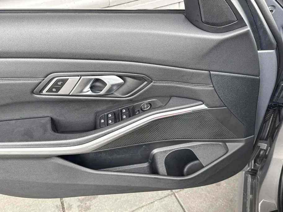 BMW 3 Serie Sedan 320i Business Edition Plus