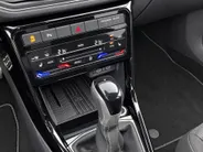 Volkswagen T-Cross 1.5TSI/150PK R-Line ·Trekhaak · Apple/Android Car Play ·  Navigatie · Camera + Parkeersensoren · Garantie t/m 22-10-2027