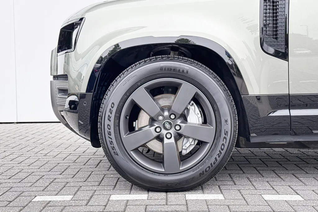 Land Rover Defender 110 2.0 P400e 110 X-Dynamic HSE