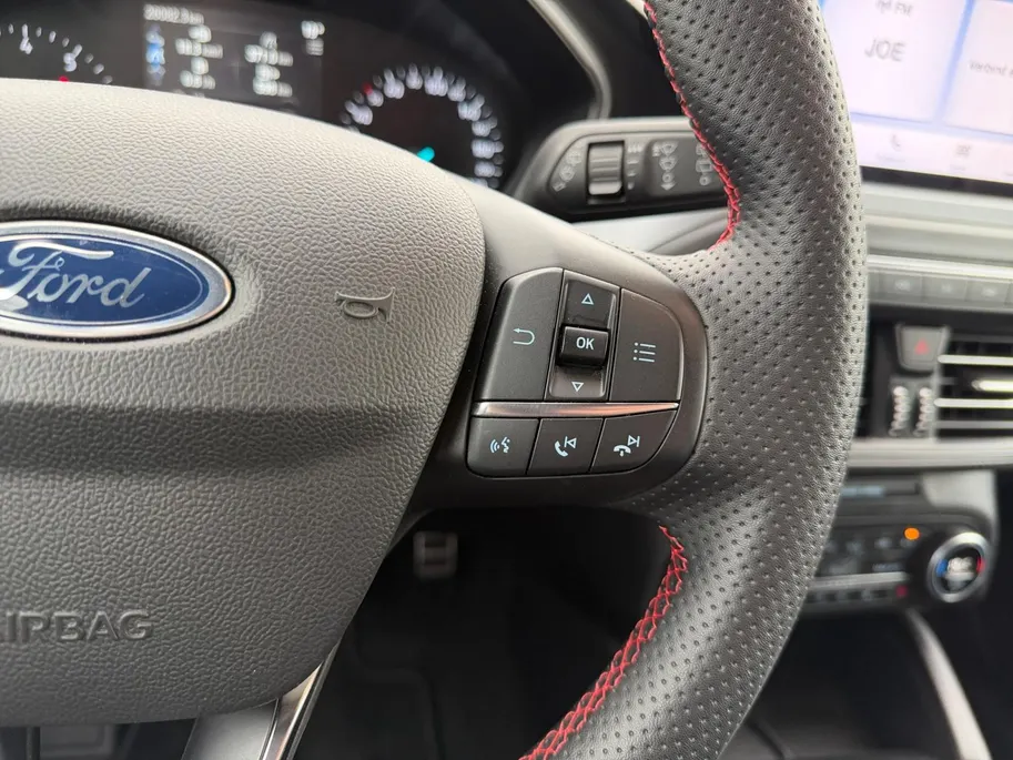 Ford Focus 1.0 EcoBoost Hybrid ST Line Style | Dealer onderhouden | NL auto | Winter pack | Cruise control | Parkeersensoren voor en achter | Achteruitrijcamera | Draadloos opladen mobiel | Apple carplay & Android auto | Keyless entry | Privacy glas | Bovag garantie